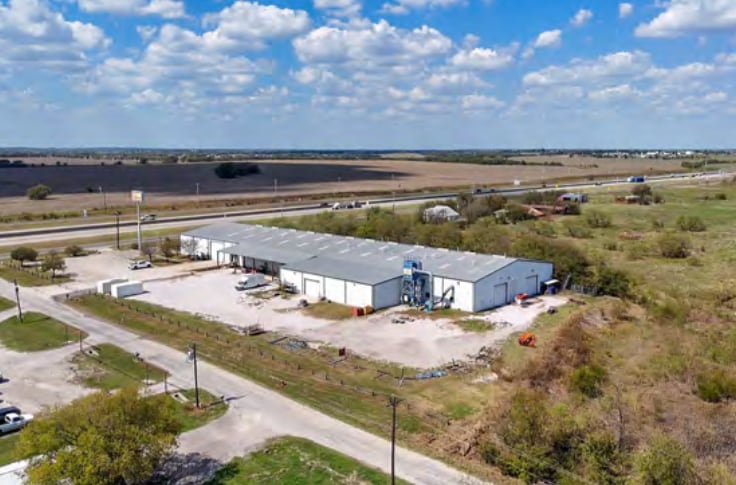 1850 N Stemmons St, Sanger, TX for lease - Building Photo - Image 2 of 18