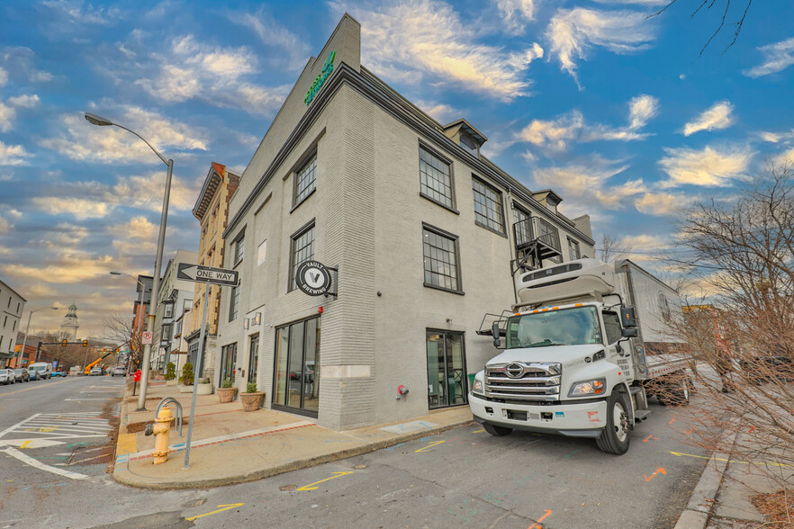 Martinez Portfolio portefeuille de 2 propriétés à vendre sur LoopNet.ca - Photo du bâtiment - Image 2 de 52