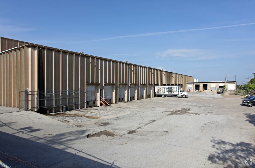 4355 Lyndon B Johnson Fwy, Dallas, TX à louer - Photo du bâtiment - Image 2 de 14