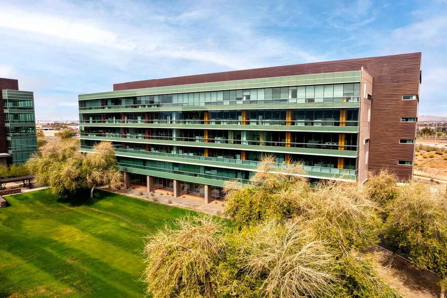 4035 S Riverpoint Pky, Phoenix, AZ for sale - Building Photo - Image 2 of 15