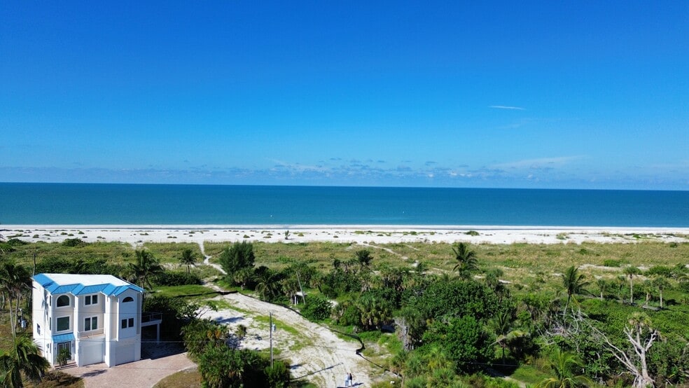 Tropical Winds Resort portfolio of 3 properties for sale on LoopNet.ca - Aerial - Image 1 of 22