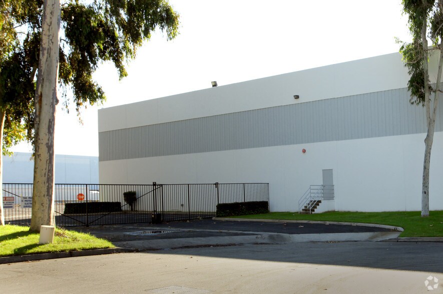 13140 Midway Pl, Cerritos, CA for lease - Building Photo - Image 3 of 4