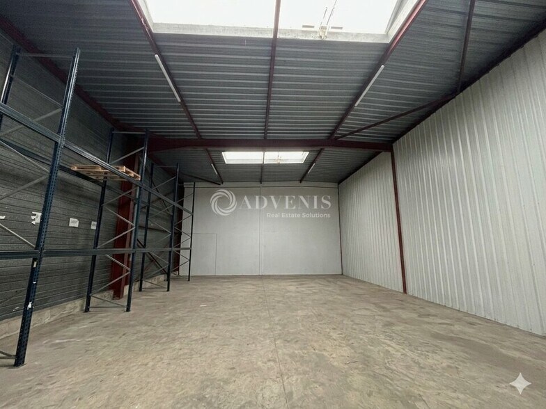 Flex in Neuilly-Plaisance for lease - Interior Photo - Image 2 of 5