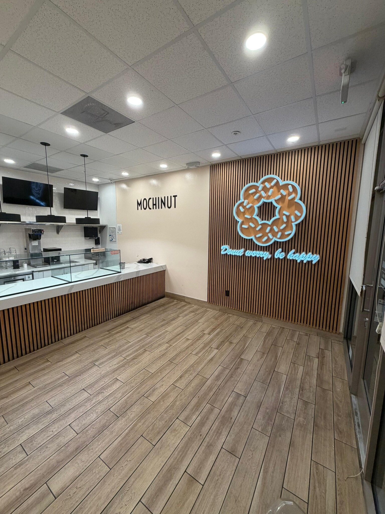 51-71 W Tierra Rejada Rd, Simi Valley, CA for lease Interior Photo- Image 1 of 4