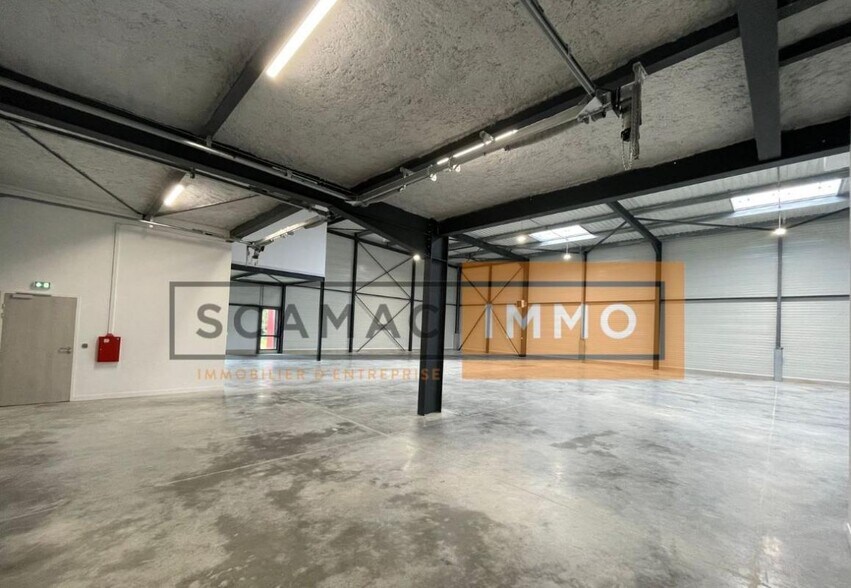 Industrial in Croissy-Beaubourg for lease - Building Photo - Image 2 of 4