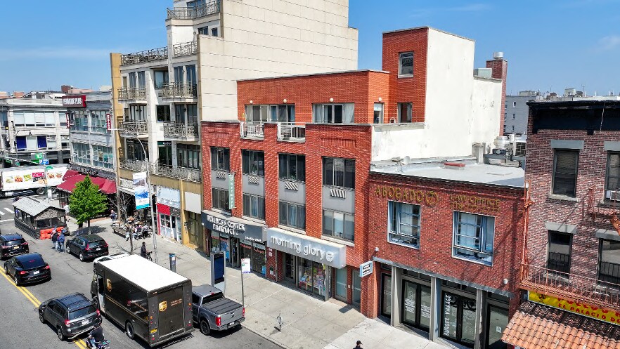 Leray Commons Business Park portefeuille de 3 propriétés à vendre sur LoopNet.ca - Photo du bâtiment - Image 3 de 4