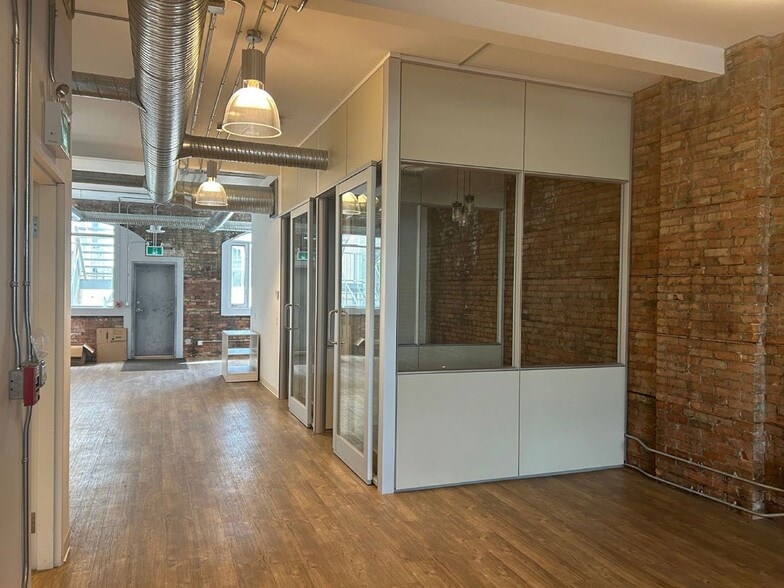 155 2nd Av S, Saskatoon, SK for lease - Interior Photo - Image 3 of 3