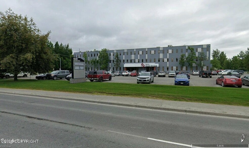 4600 Debarr Rd, Anchorage, AK à louer - Photo du bâtiment - Image 2 de 3