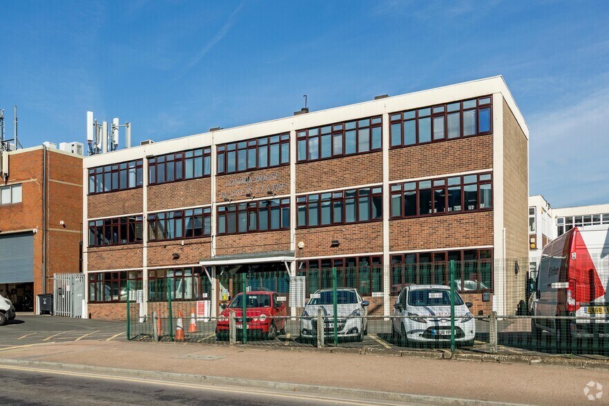 Thames Rd, Crayford à louer - Photo du bâtiment - Image 2 de 3