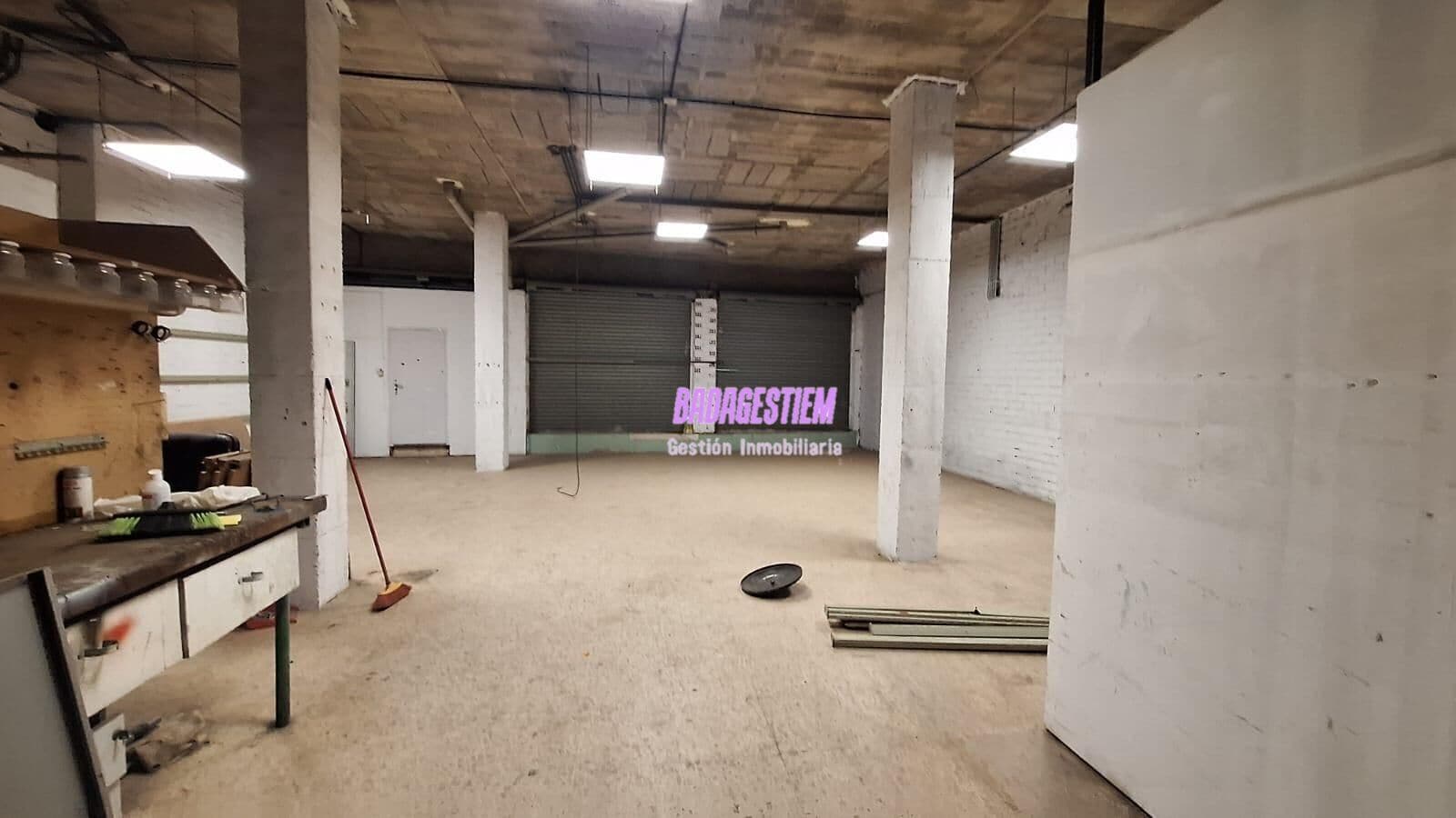 Bureau/Commerce de détail dans Badalona, Barcelona à louer Photo intérieure- Image 1 de 7