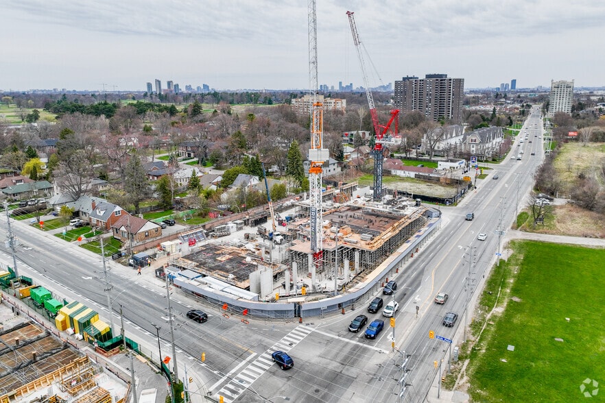 1345 Lakeshore Rd E, Mississauga, ON à louer - Photo du bâtiment - Image 2 de 2