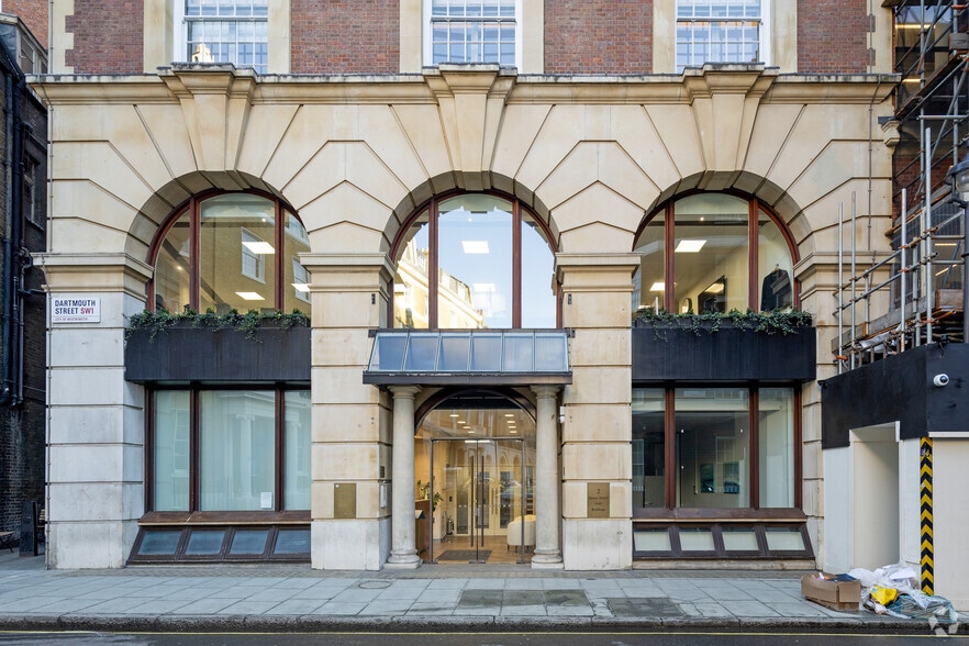 2 Queen Annes Gate Buildings, London for lease - Building Photo - Image 3 of 3