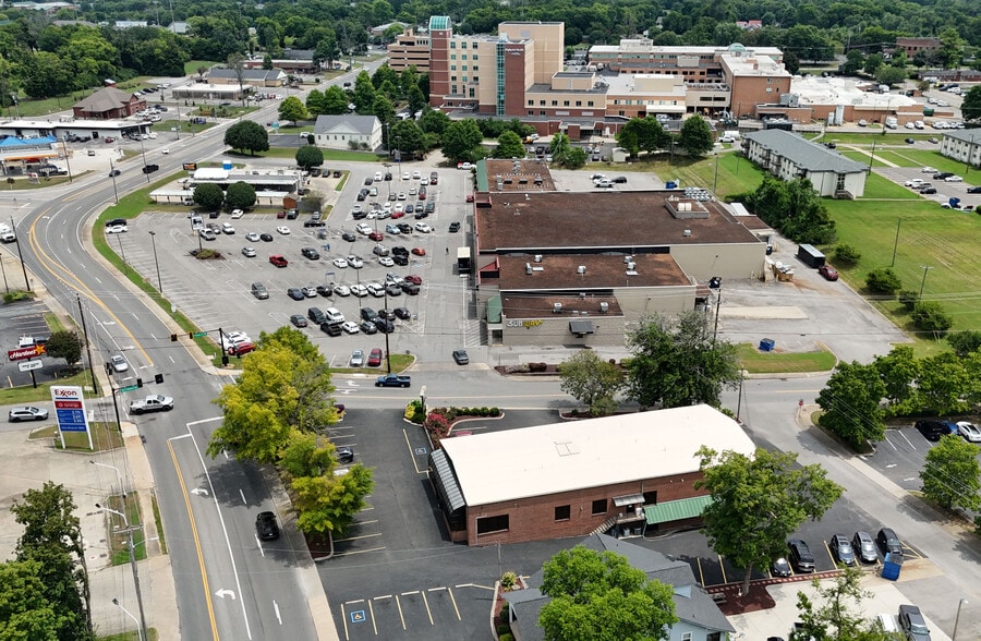 437 E Main St, Gallatin, TN for lease - Building Photo - Image 2 of 6