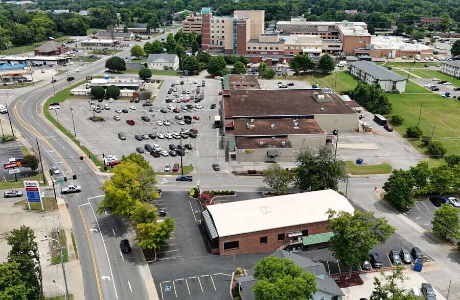 437 E Main St, Gallatin, TN à louer - Photo du bâtiment - Image 2 de 6