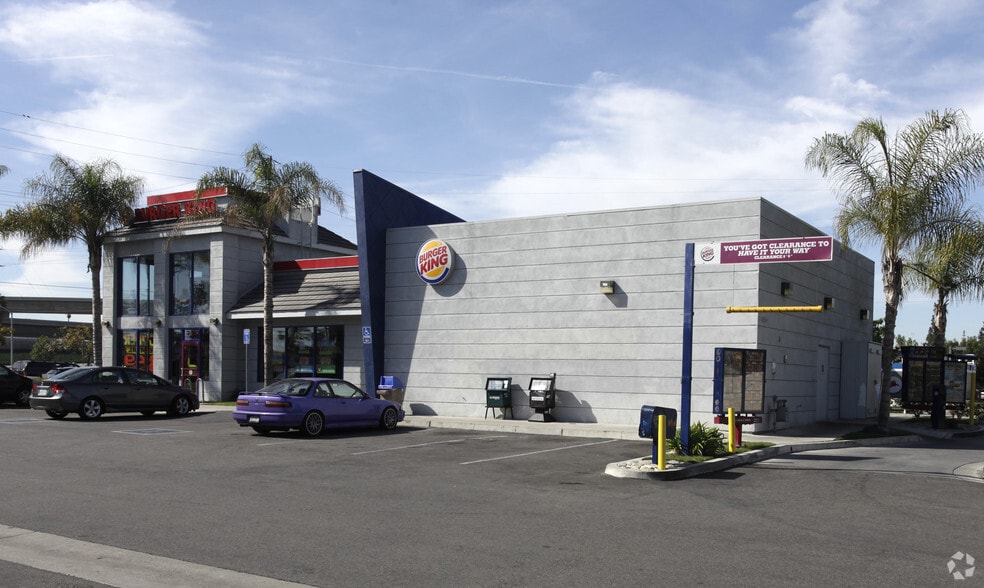 2751 W Orangethorpe Ave, Fullerton, CA à louer - Photo du bâtiment - Image 2 de 5