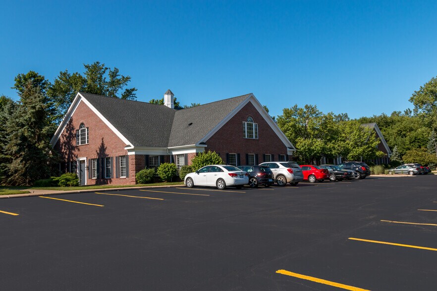 2379 Woodlake Dr, Okemos, MI à louer - Photo du bâtiment - Image 3 de 3