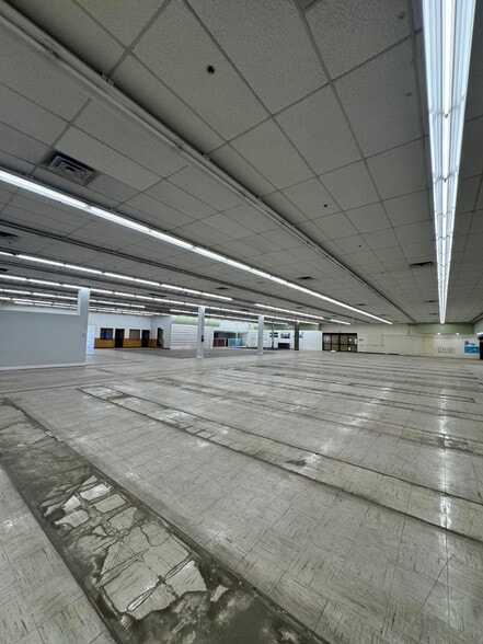 1046 Twin View Blvd, Redding, CA for lease - Building Photo - Image 2 of 18