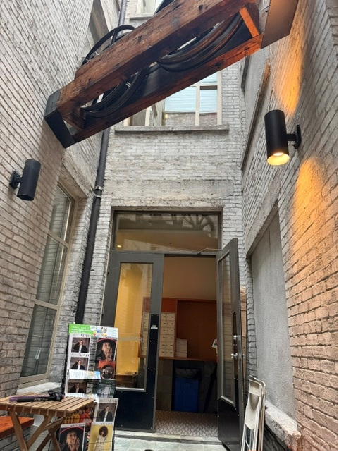 319 Pender St W, Vancouver, BC à louer Photo du bâtiment- Image 1 de 11