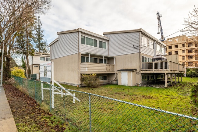 More details for 20601 Eastleigh Crescent, Langley, BC - Multifamily for Sale