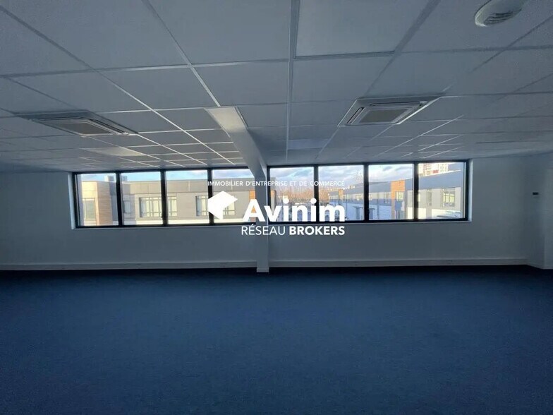 Industriel dans Villeneuve-la-Garenne à louer - Photo intérieure - Image 3 de 4