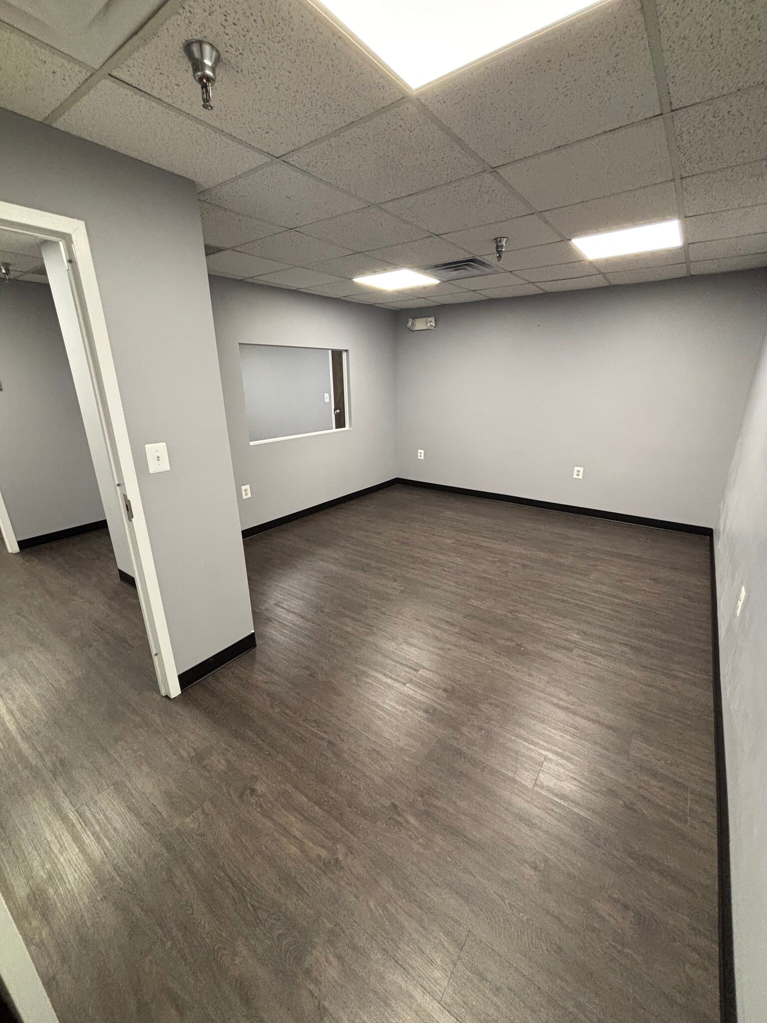 14101 Parke Long Ct, Chantilly, VA for lease Interior Photo- Image 1 of 4