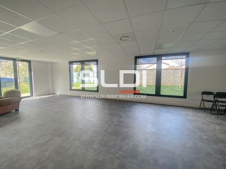 Office in Sainte-Foy-lès-Lyon for lease - Interior Photo - Image 3 of 12