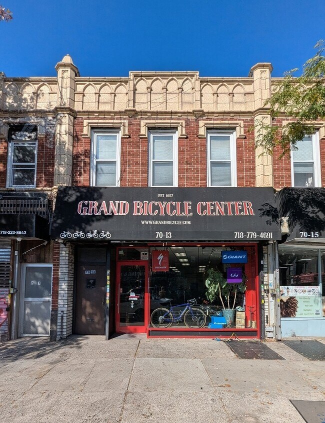 More details for 7013 Grand Ave, Maspeth, NY - Retail for Sale