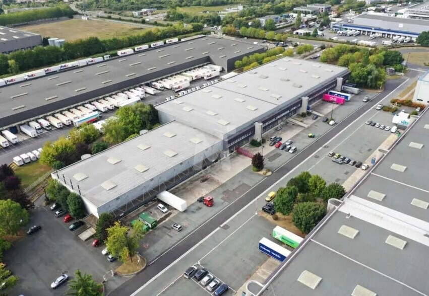 Industrial in Lieusaint for lease - Building Photo - Image 3 of 6