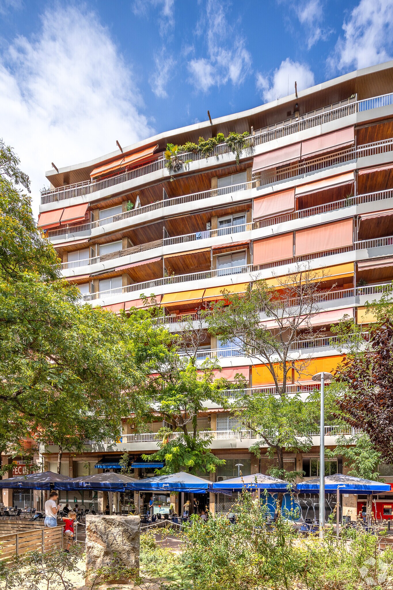 Office/Retail in Barcelona, Barcelona for lease Primary Photo- Image 1 of 3