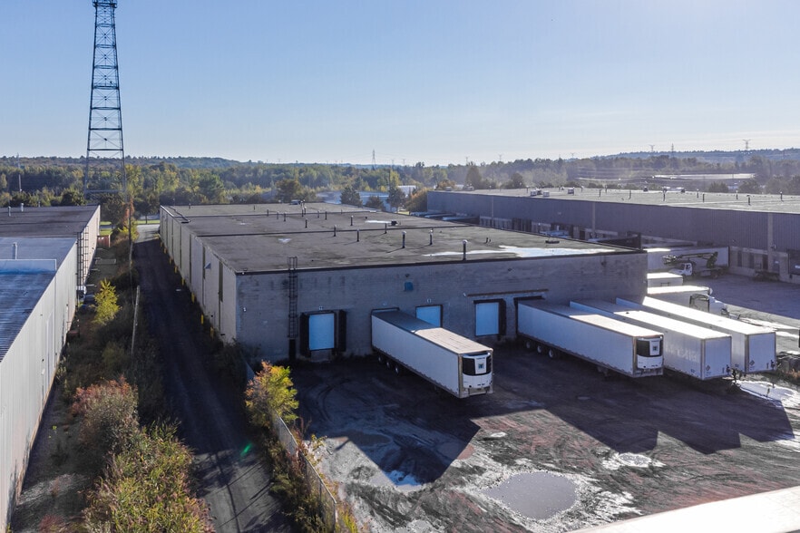 2760-2768 Sheffield Rd, Ottawa, ON à louer - Photo du bâtiment - Image 3 de 4