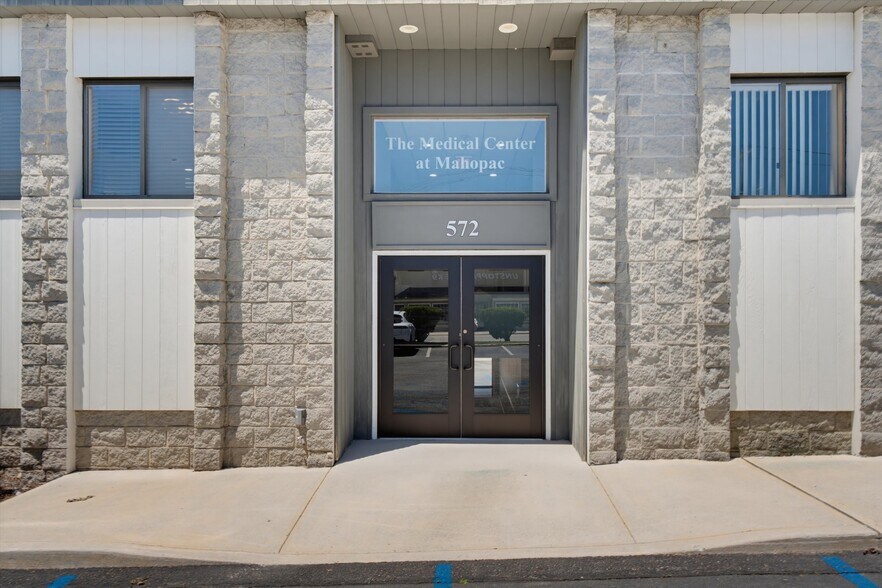 572 Route 6, Mahopac, NY à louer - Photo du bâtiment - Image 3 de 30