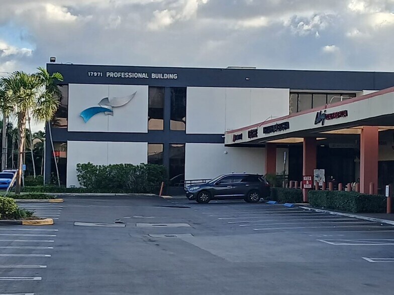 17985 Biscayne Blvd, Miami, FL à louer - Photo du bâtiment - Image 2 de 5