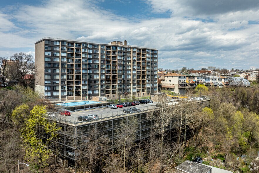 9060 Palisade Ave, North Bergen, NJ à louer - Photo du bâtiment - Image 2 de 18