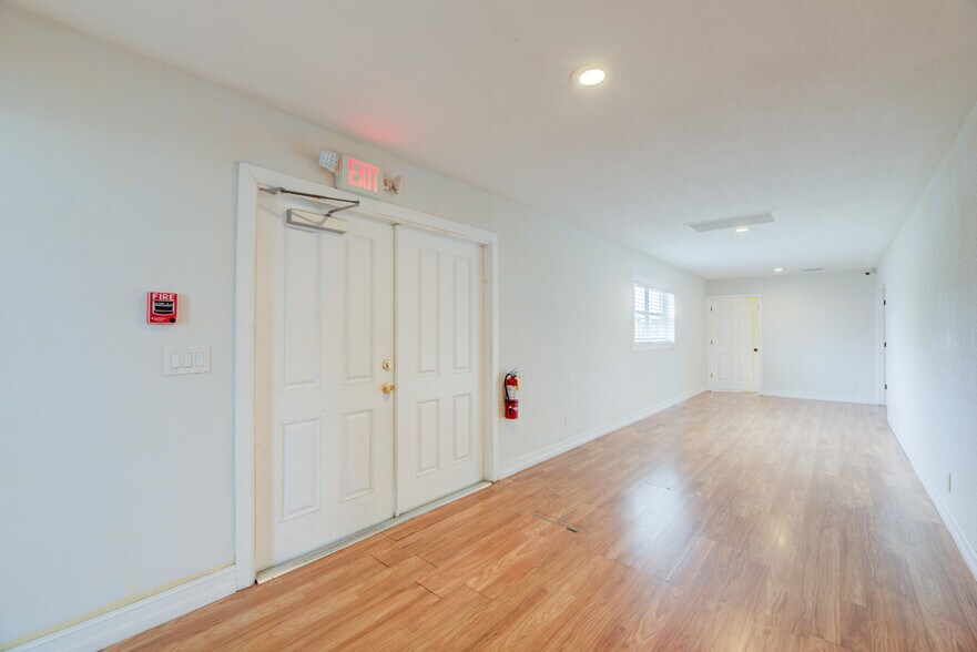 359 10th St, West Palm Beach, FL à vendre - Photo du bâtiment - Image 3 de 69
