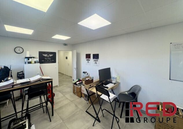 Office in Velaux for lease Interior Photo- Image 1 of 5