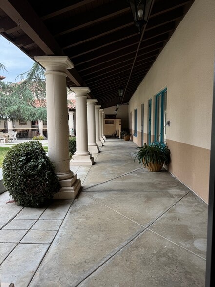 5256 S Mission Rd, Bonsall, CA à louer - Photo du bâtiment - Image 2 de 13