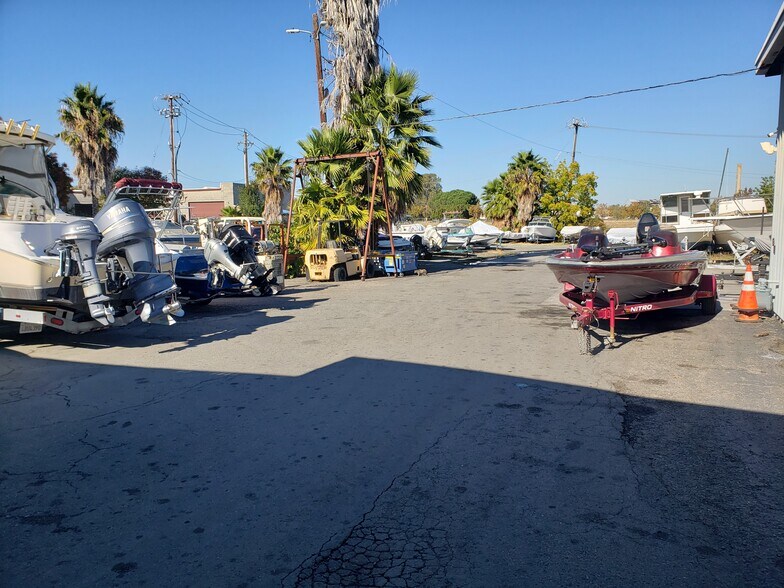 1600 W 10th St, Antioch, CA à vendre - Photo du bâtiment - Image 3 de 7