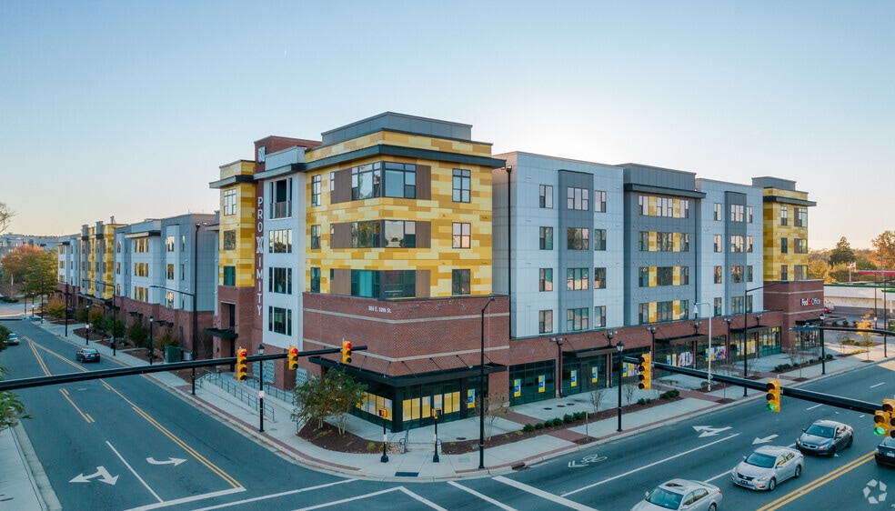 306 E 10TH St, Greenville, NC for lease - Primary Photo - Image 1 of 37