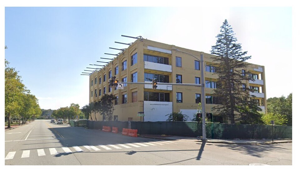 650-670 Main St, Willimantic, CT à vendre - Photo du bâtiment - Image 2 de 2