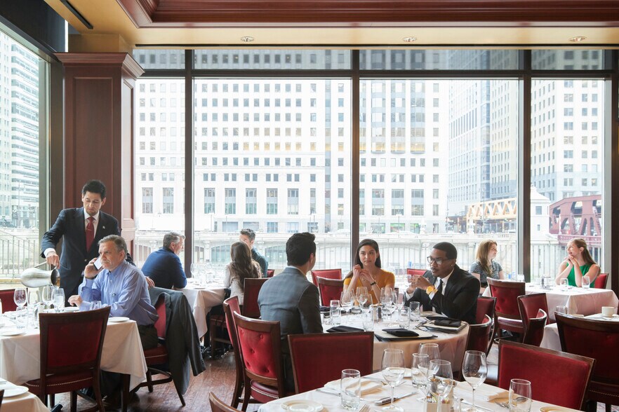 300 N LaSalle St, Chicago, IL à louer - Photo intérieure - Image 2 de 30