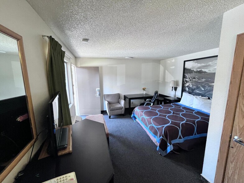 30 Gilmore Rd, Red Bluff, CA à vendre - Photo du bâtiment - Image 3 de 32