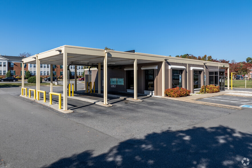 7300 Jefferson Davis Hwy, North Chesterfield, VA for sale - Building Photo - Image 1 of 22