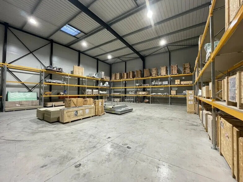 12 Allée De Dublin, Les Pavillons-sous-Bois for lease - Interior Photo - Image 3 of 8