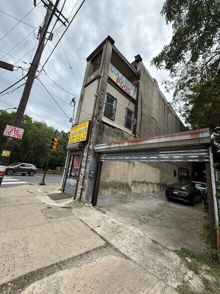Building, Land Restaurant Cold Beer biz portefeuille de 2 propriétés à vendre sur LoopNet.ca - Photo du bâtiment - Image 3 de 36