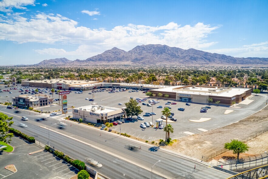 1150-1300 S Nellis Blvd, Las Vegas, NV à louer - Photo du bâtiment - Image 3 de 11