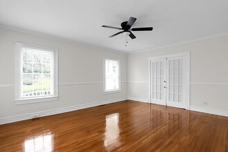 228 E Poplar St, Griffin, GA for lease Interior Photo- Image 2 of 7