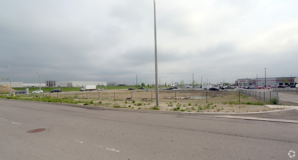 55 New Huntington Rd, Vaughan, ON for sale - Primary Photo - Image 1 of 1