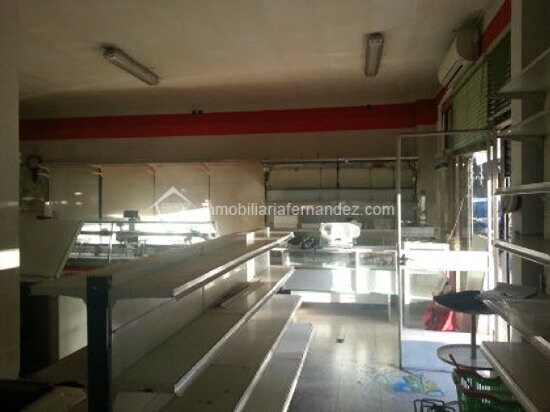 Retail in Cáceres, Cáceres for lease Primary Photo- Image 1 of 8