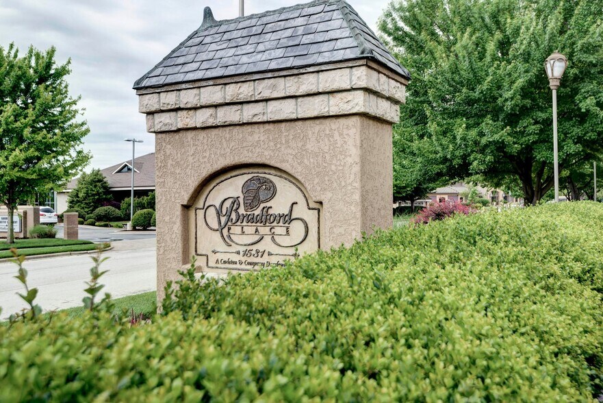 1531 E Bradford Pky, Springfield, MO à vendre - Photo du bâtiment - Image 3 de 38