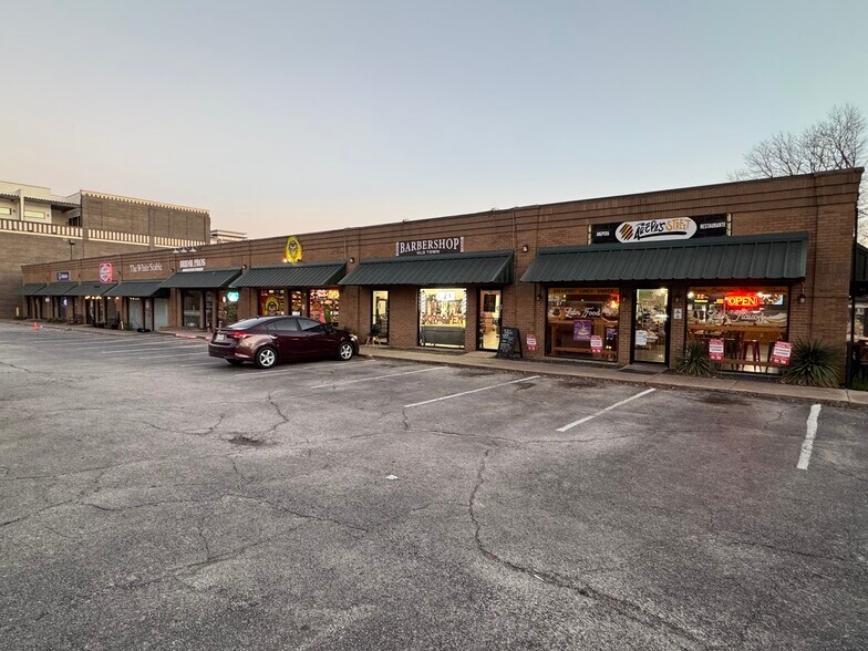190 W Main St, Lewisville, TX à louer - Photo du bâtiment - Image 3 de 4